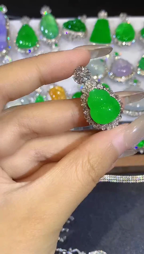 翡翠18K金镶嵌吊坠(不含链)灵*多样性发其一