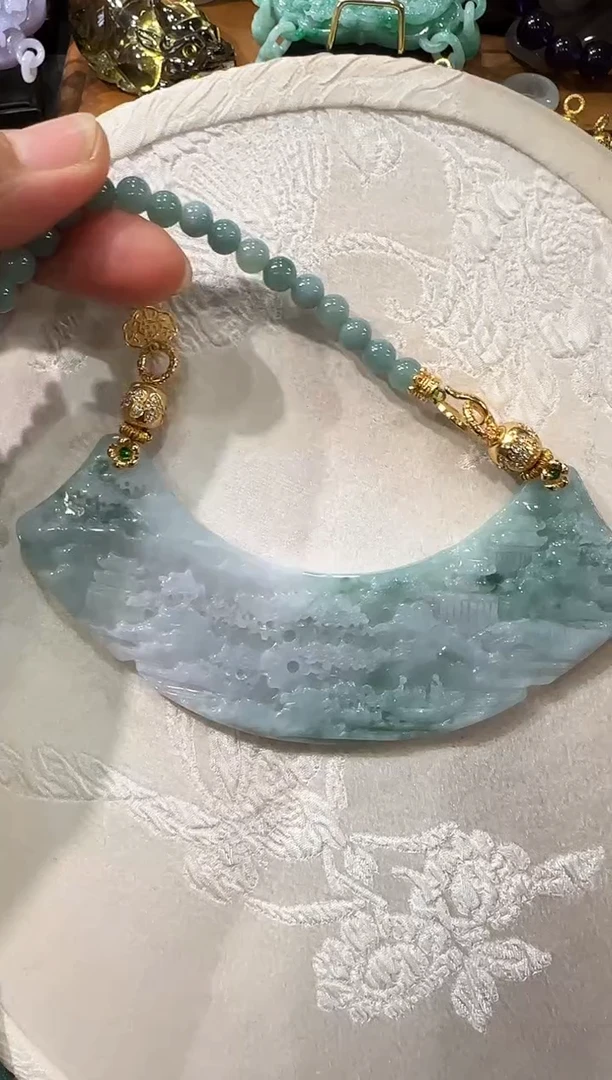 翡翠未镶嵌颈饰国风