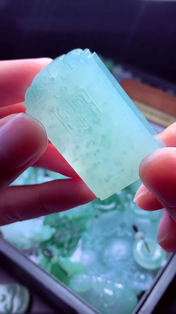 定制翡翠未镶嵌往****?翡翠毛货定制