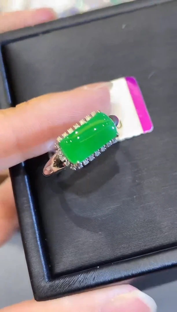 18K金镶嵌戒指翡翠YS多样性发其一