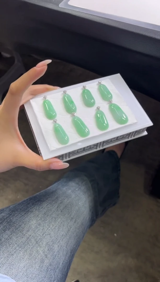 颈饰18K金镶嵌翡翠V401/多样性发一件/配绳子