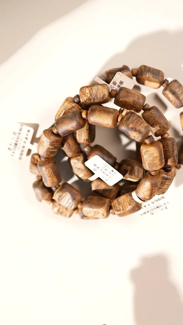 沉香手串乌身随型单圈16 克+    多样性发一