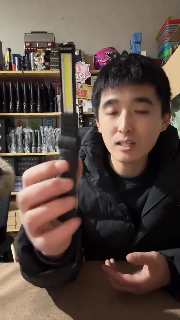 小的工作灯回家自己充电