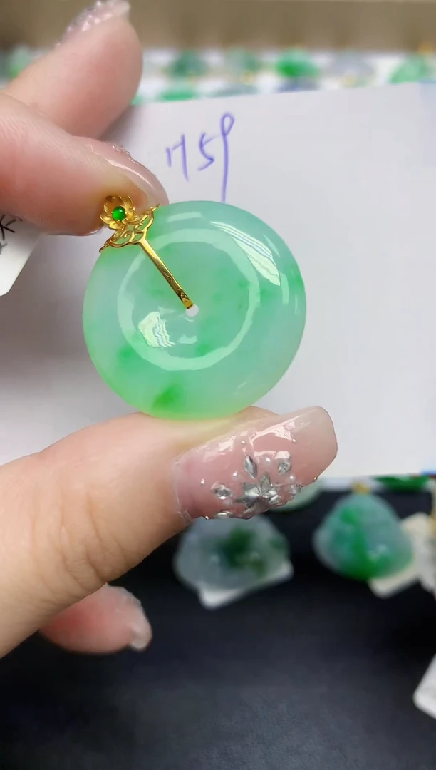 颈饰18K金镶嵌翡翠天然缅甸翡翠A货翡翠百元以上9元证书费自理