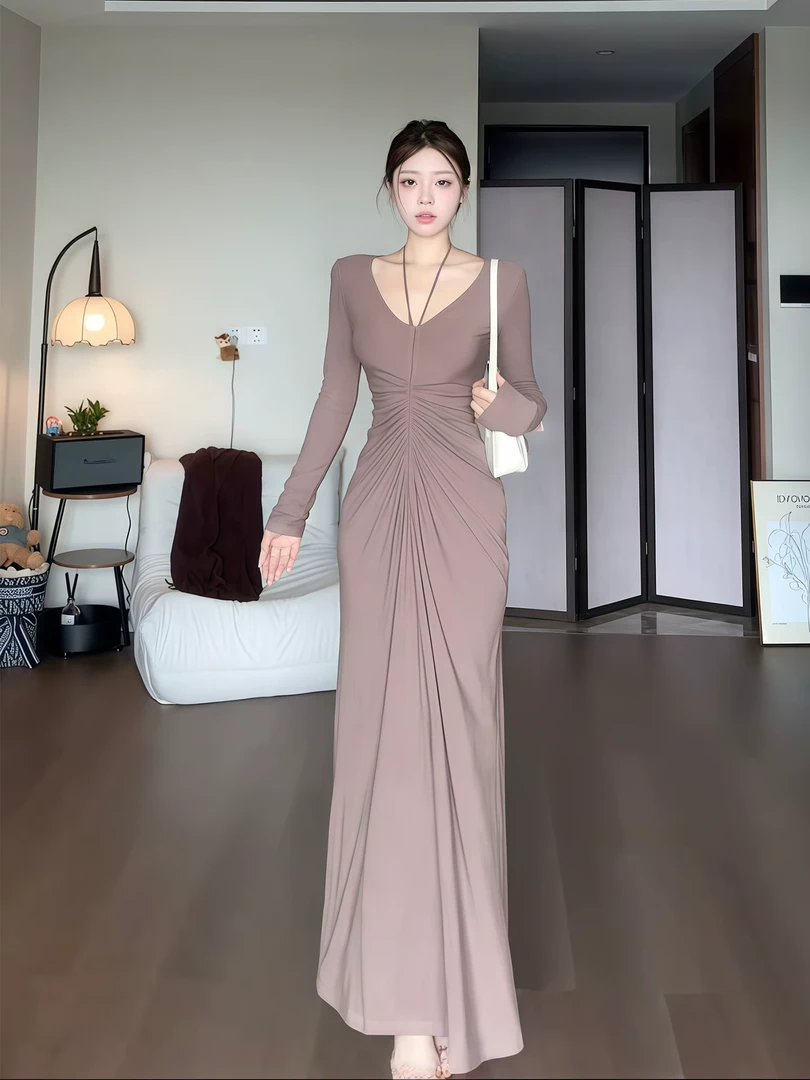 秋季法式气质抽绳褶皱挂脖长袖连衣裙女秋季新款收腰显瘦长款裙子