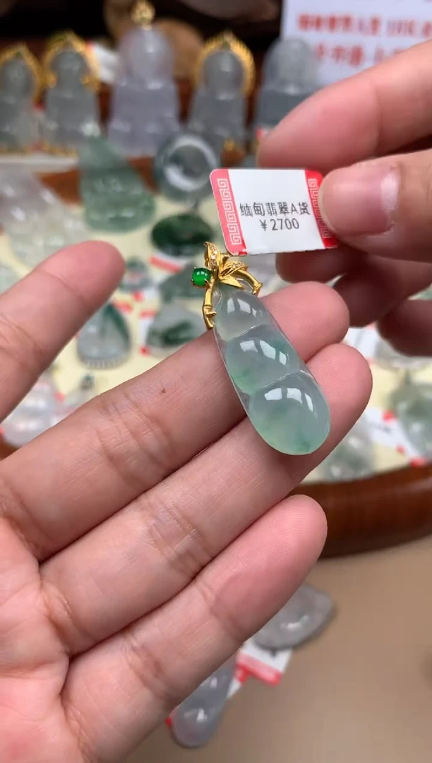 【闪购商品】翡翠颈饰18K金镶嵌豆子