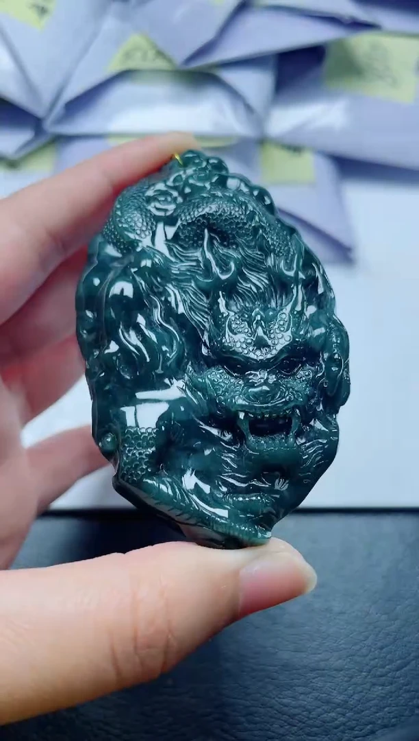 翡翠未镶嵌颈饰