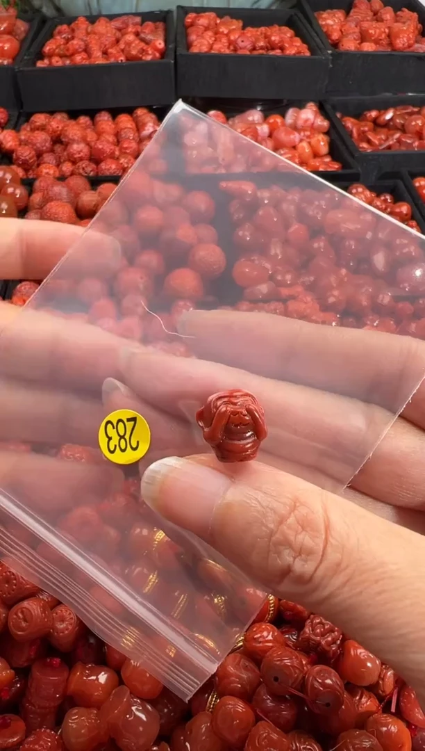 南红玛瑙未镶嵌颈饰1