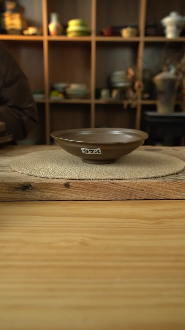 咖色系列的9英寸折边内螺纹盘子1个