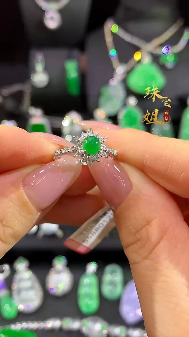 18K金镶嵌戒指翡翠戒指