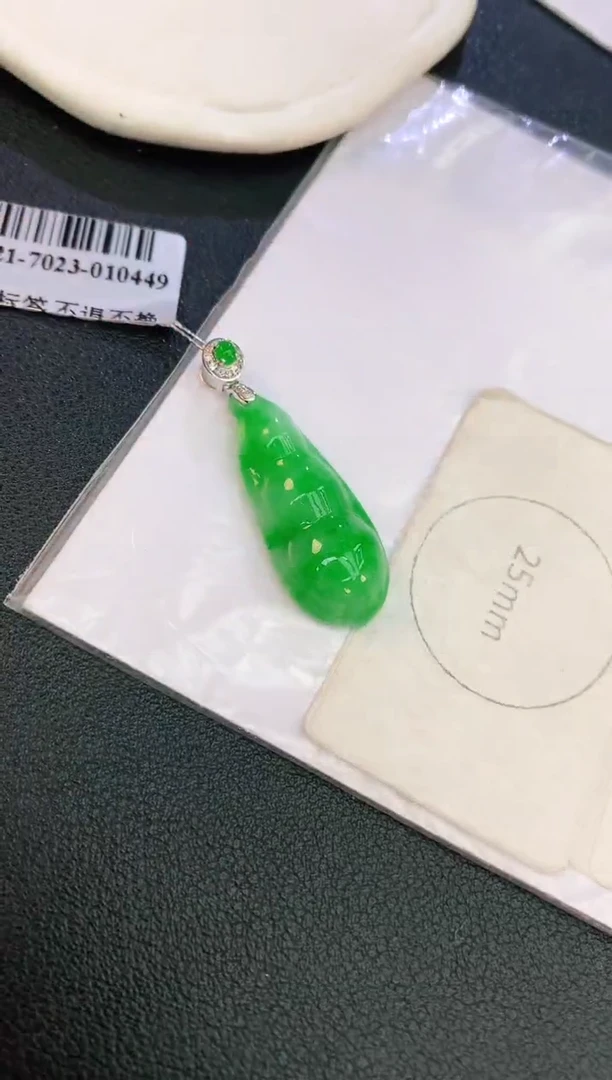 翡翠18K金镶嵌颈饰赠礼盒证书 麦麦