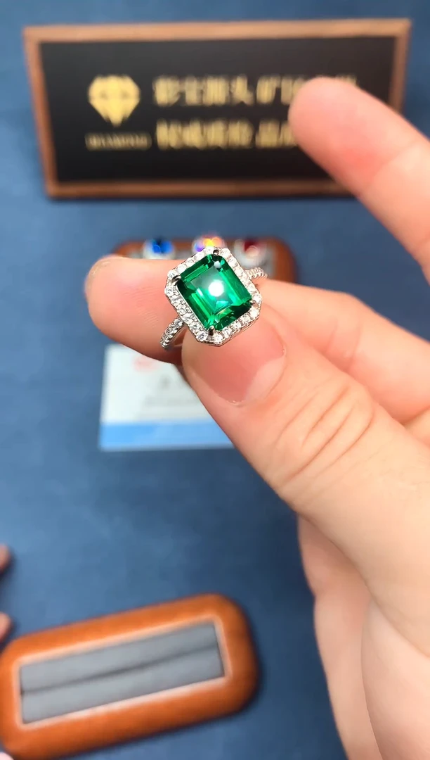 未镶嵌戒指祖母绿......