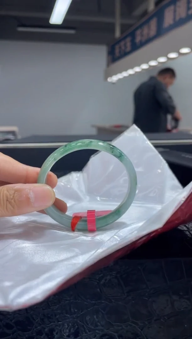 未镶嵌手镯（贵妃镯）翡翠3