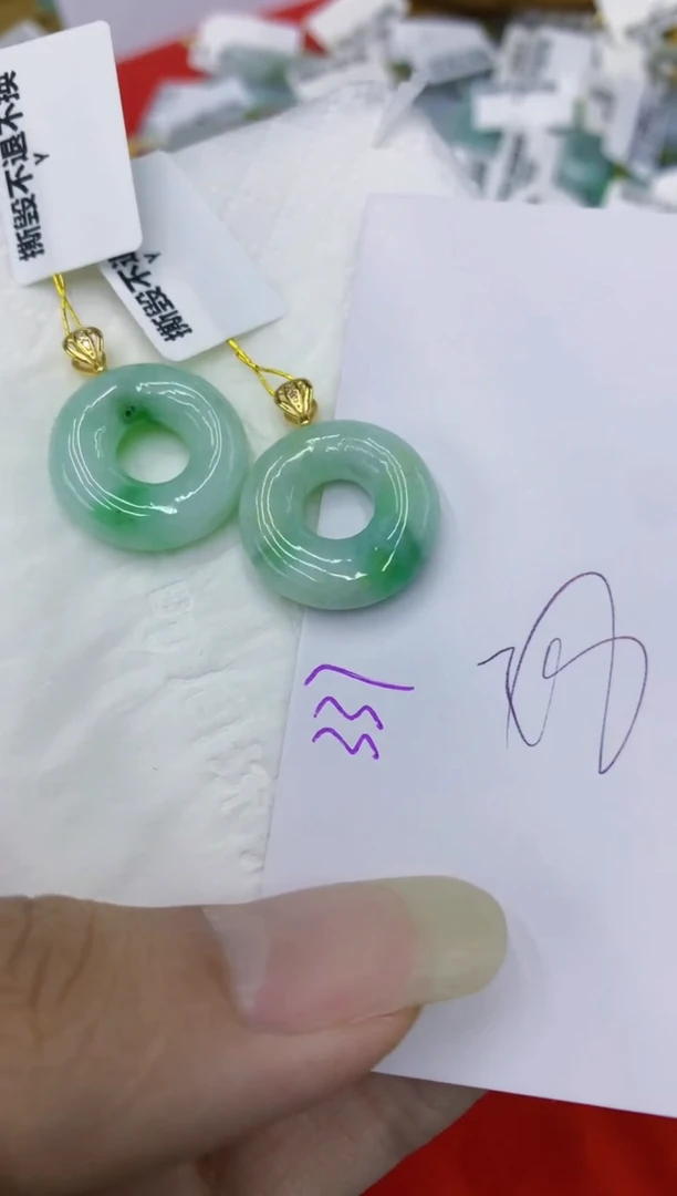 翡翠未镶嵌颈饰111111111111多样性发其一