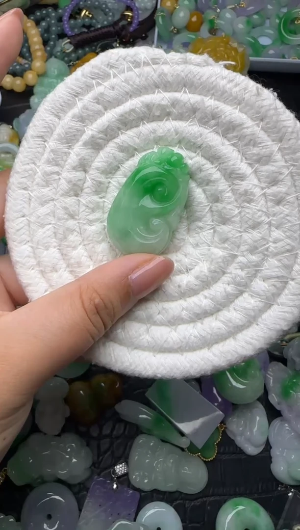 颈饰未镶嵌翡翠缅甸翡翠吊坠