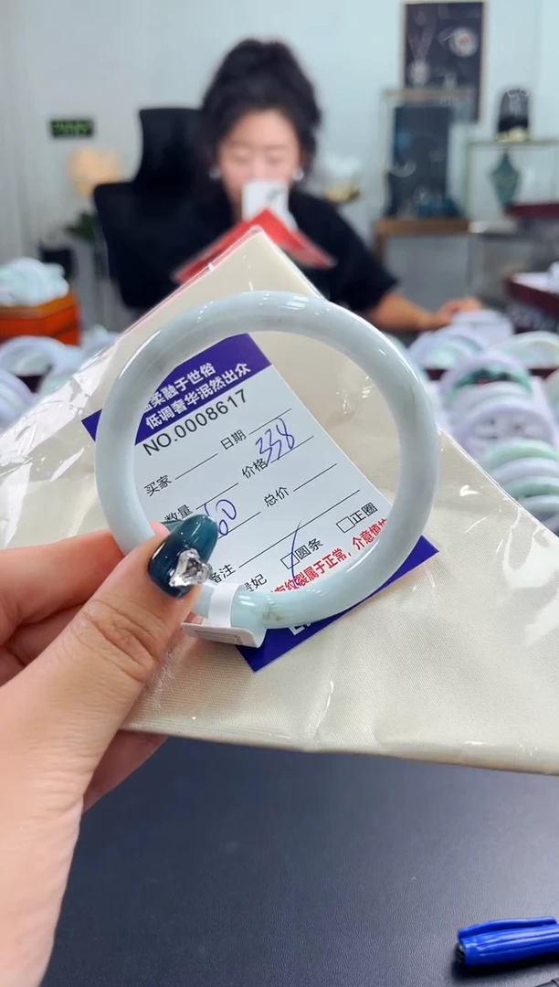 翡翠手镯未镶嵌天然缅甸A货翡翠