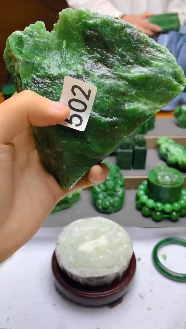 和田玉（碧玉）未镶嵌珠宝半成品1