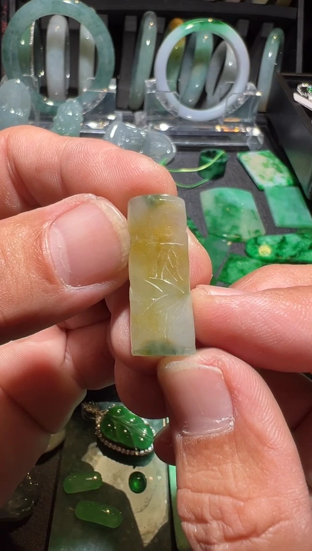 颈饰未镶嵌翡翠翡翠竹子。