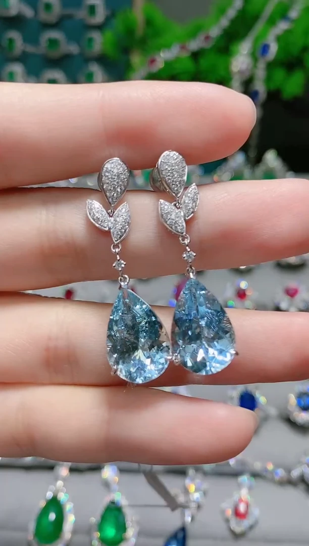 18K金镶嵌耳饰海蓝宝石.