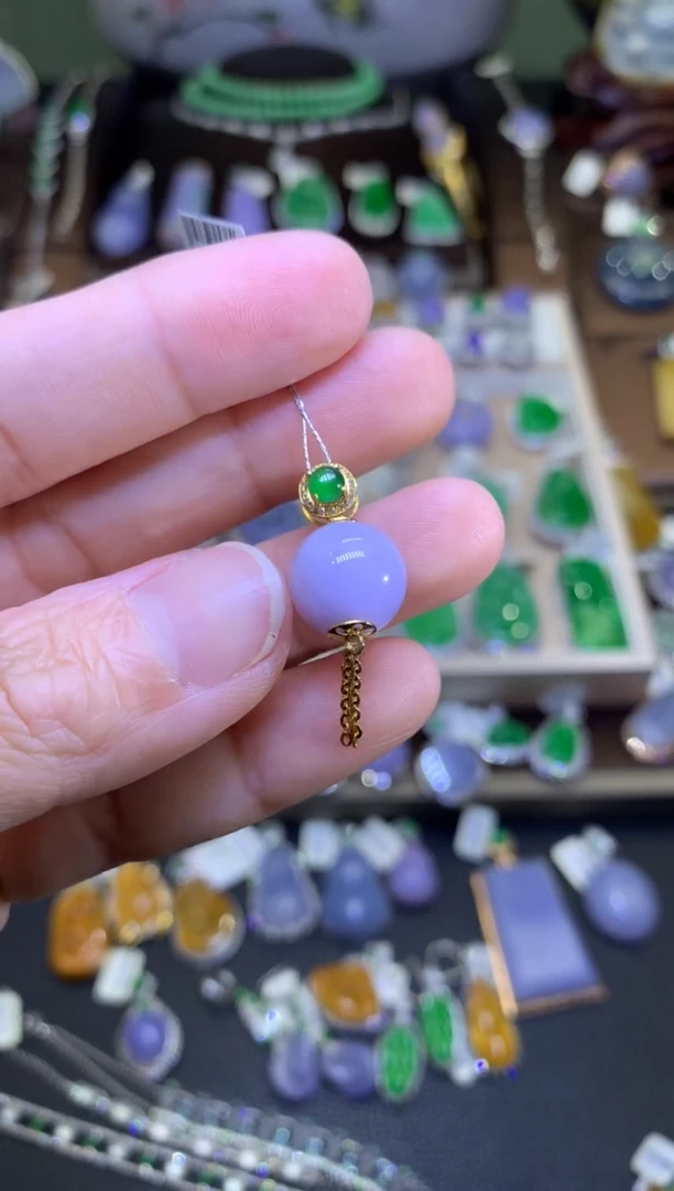 翡翠18K金镶嵌颈饰翡翠A货