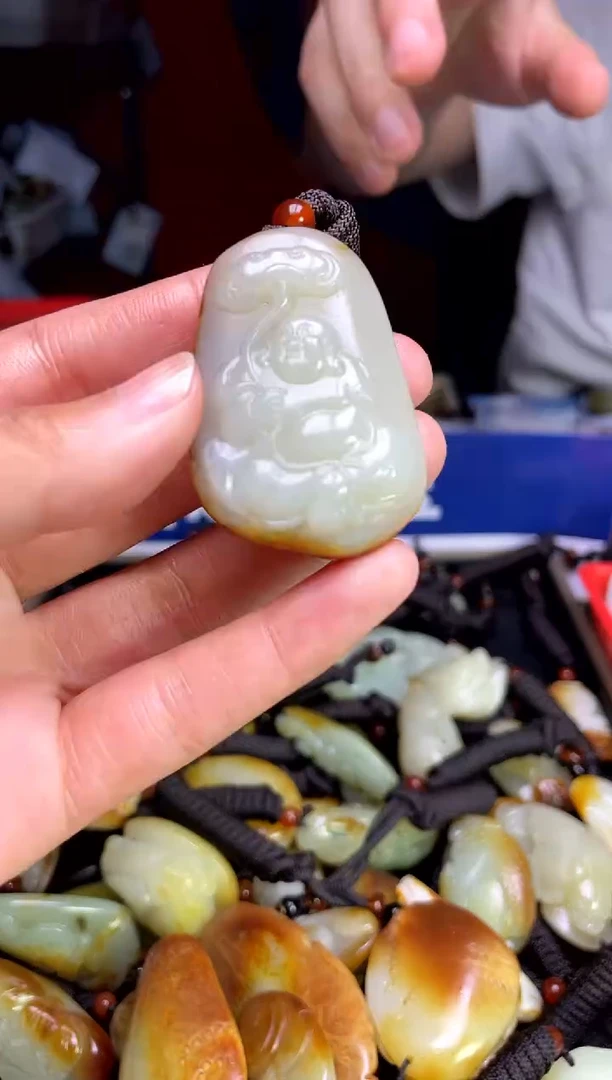 和田玉未镶嵌颈饰1