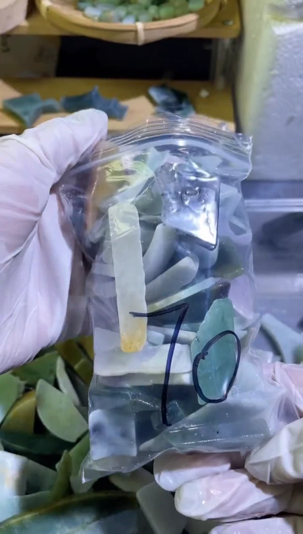 【闪购商品】翡翠颈饰未镶嵌翡翠A货边角大号500克70