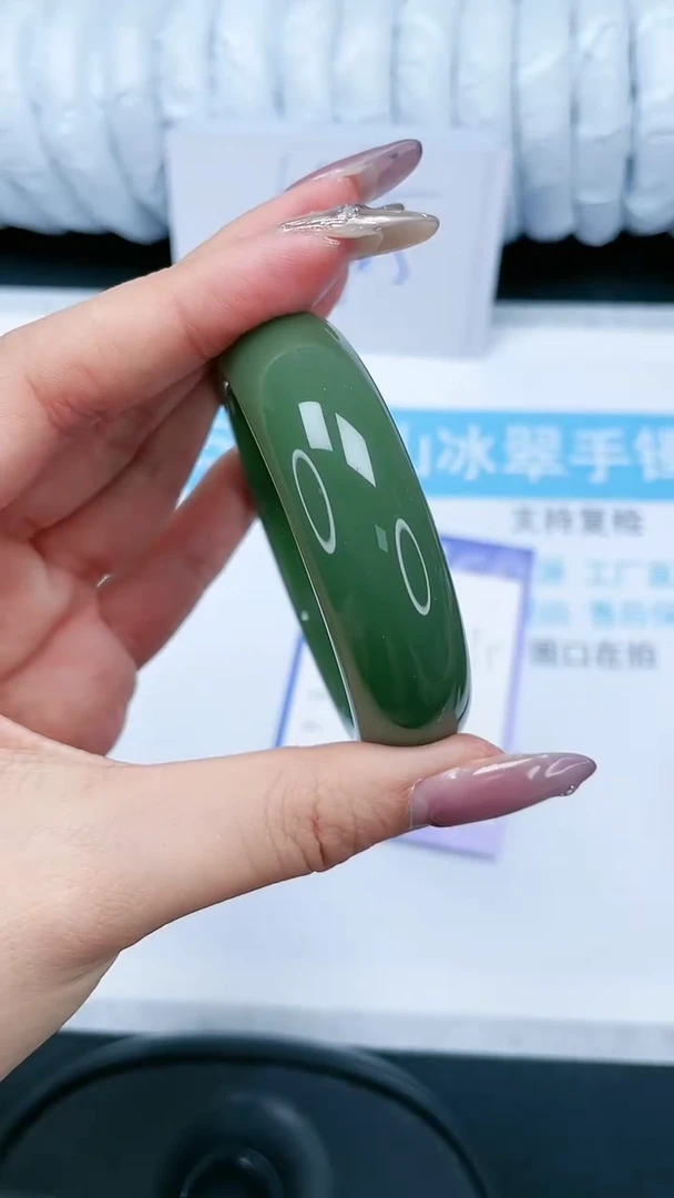 【闪购商品】石英质玉手镯未镶嵌129-59.5