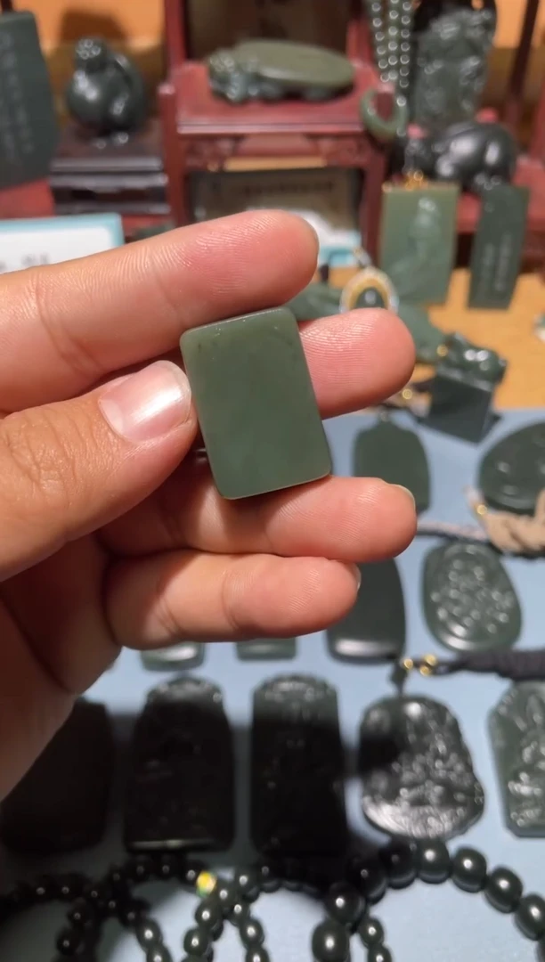 颈饰未镶嵌和田玉（青玉）1