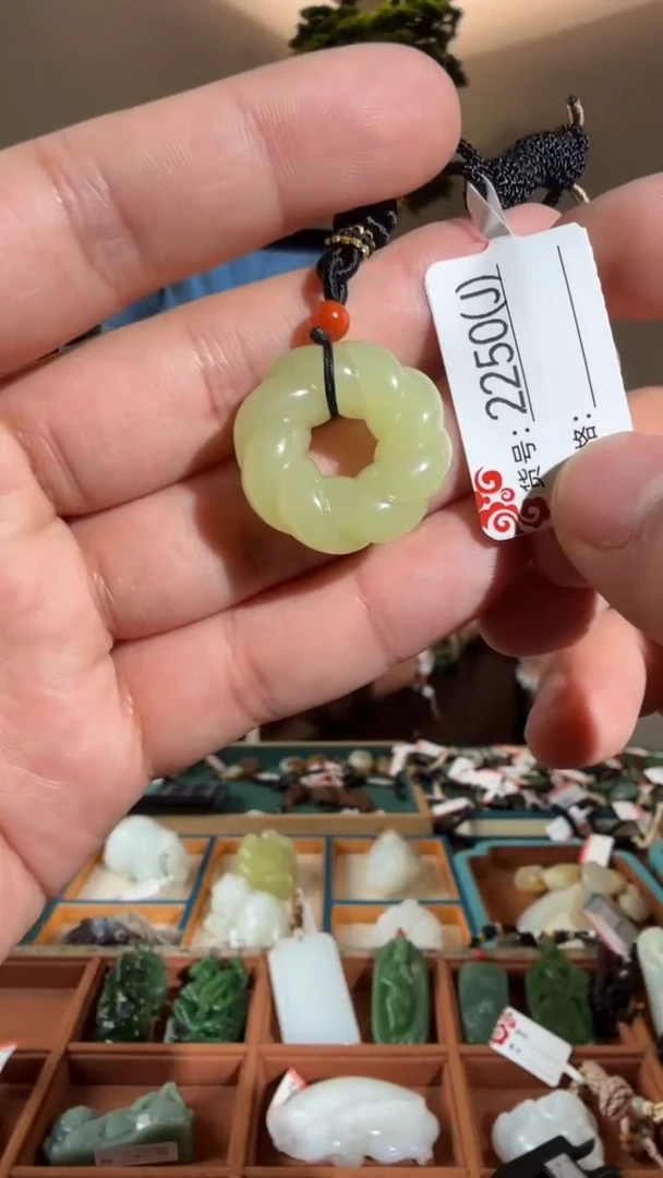 颈饰未镶嵌和田玉J