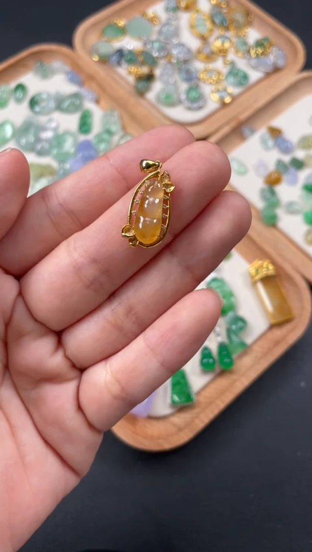 翡翠18K金镶嵌吊坠(不含链)一个     P529