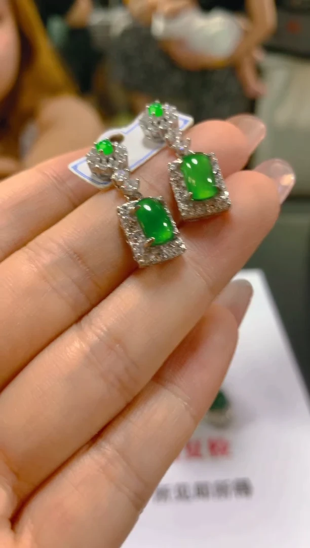 翡翠未镶嵌耳饰多样性发一