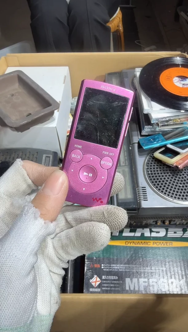 8新小**萍 182   中古商品，瑕疵品，不保好坏。