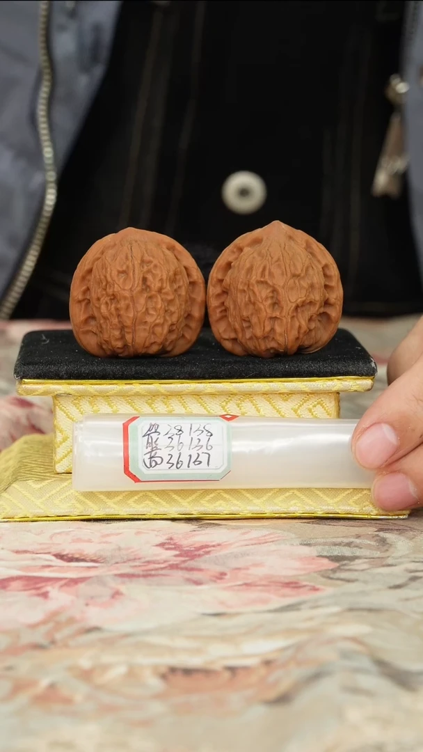 【闪购商品】文玩核桃把件非嫁接将军帽