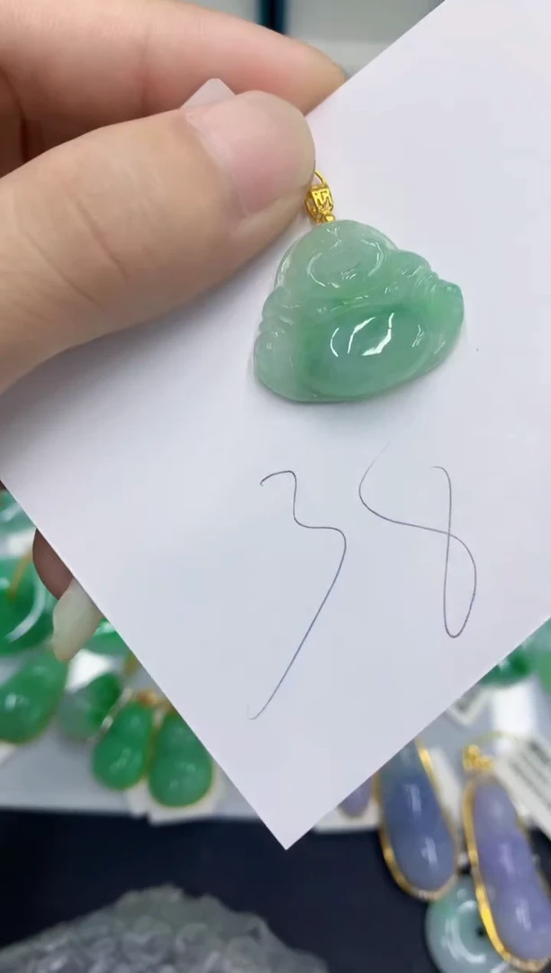 翡翠挂件未镶嵌翡翠