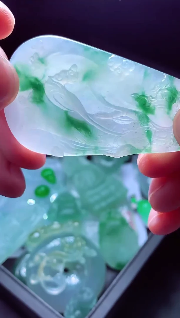 未镶嵌定制翡翠钞****?翡翠毛货定制