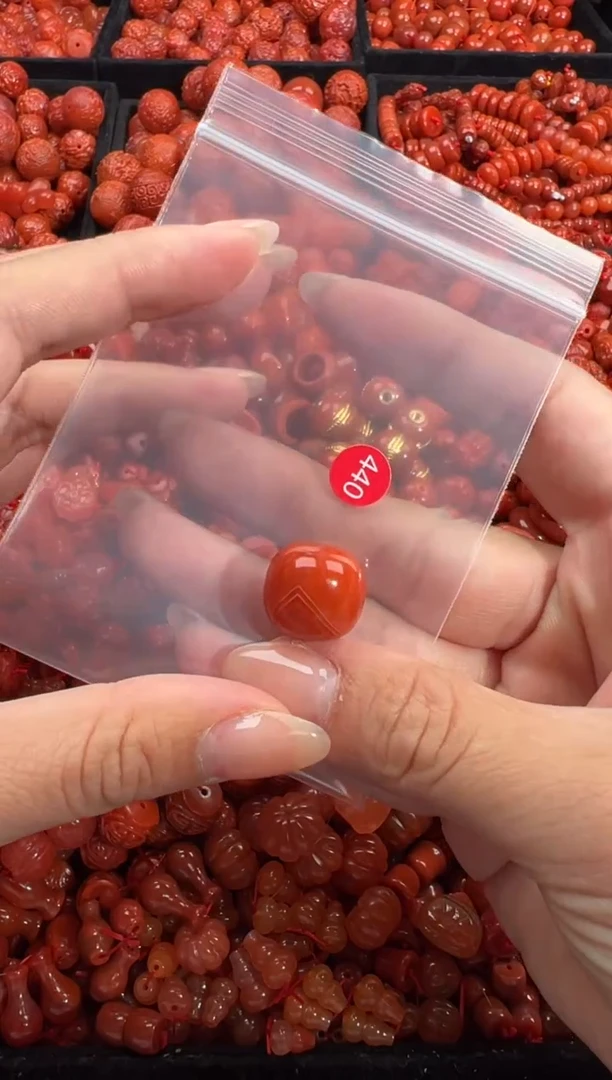 南红玛瑙未镶嵌颈饰1