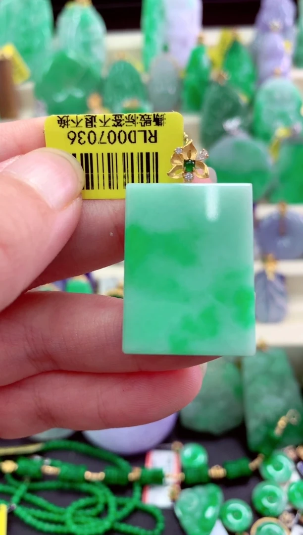 吊坠(不含链)18K金镶嵌翡翠挂件