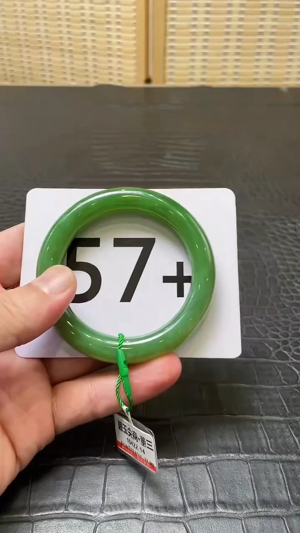 和田玉（碧玉）手镯未镶嵌一个