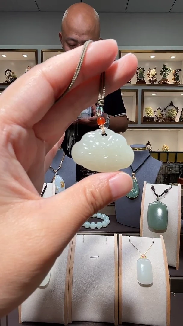 和田玉未镶嵌颈饰苏