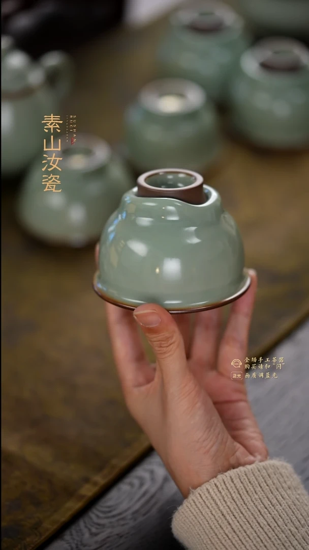 柴窑藏器粉青垂釉小盏