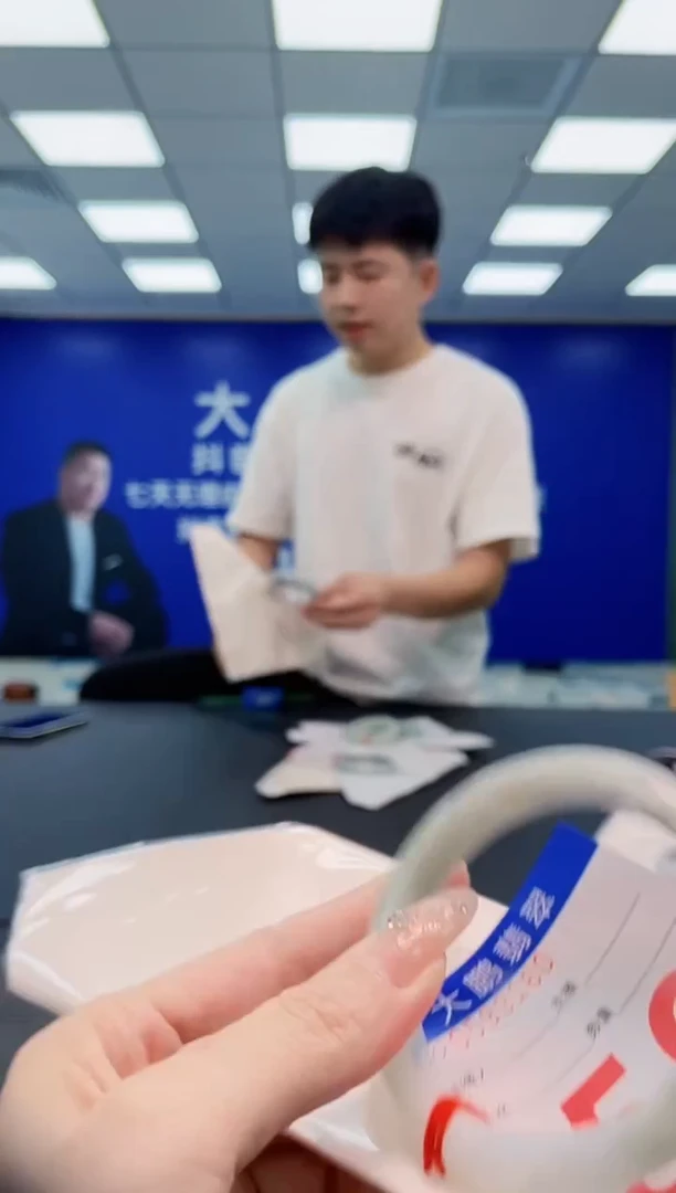 翡翠手镯未镶嵌AAAAAAAA