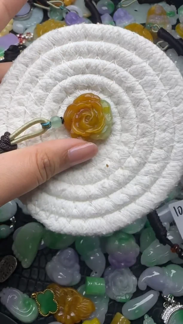 颈饰未镶嵌翡翠缅甸翡翠吊坠