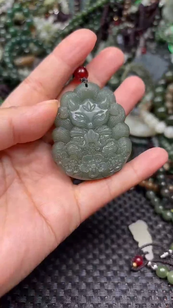 颈饰未镶嵌和田玉1