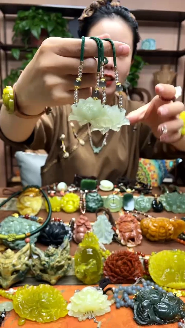 未镶嵌岫玉吊坠多样性发货发其中之一