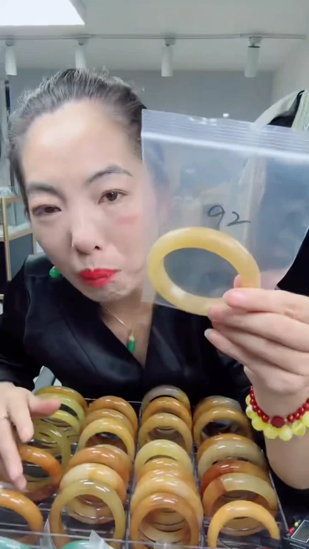 未镶嵌石英质玉（黄龙玉）手镯黄龙玉手镯 58-59圈口