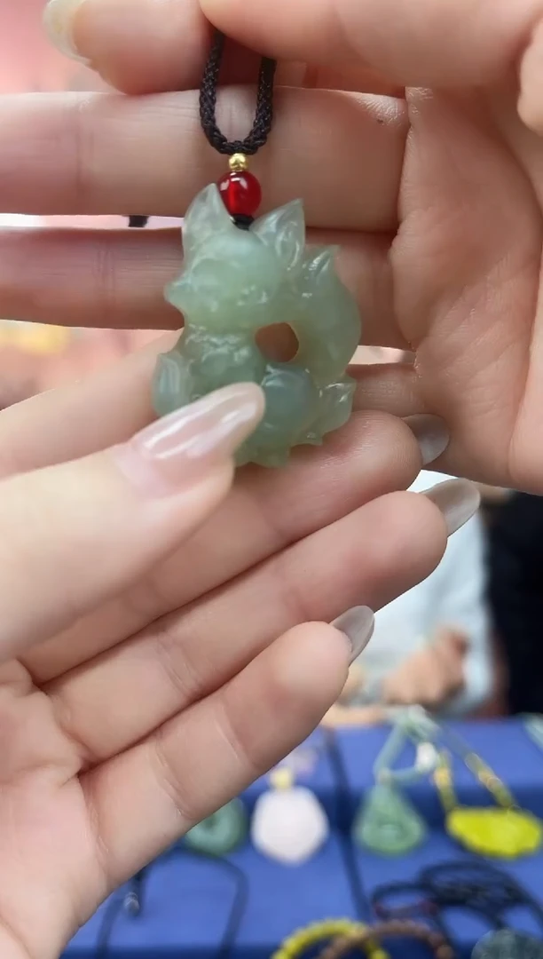 未镶嵌岫玉吊坠·