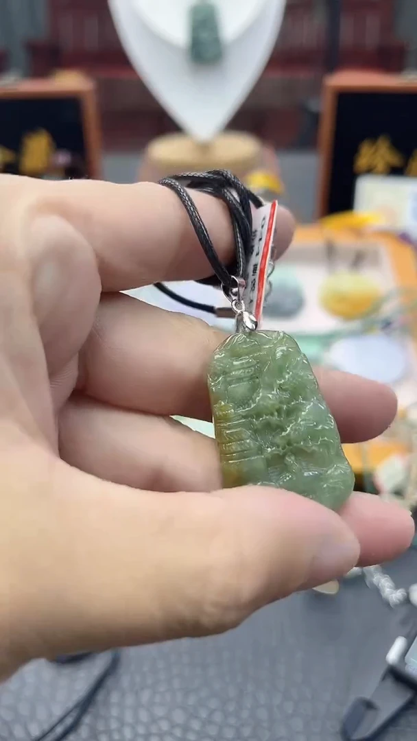 颈饰未镶嵌翡翠翡翠山水皮绳吊坠