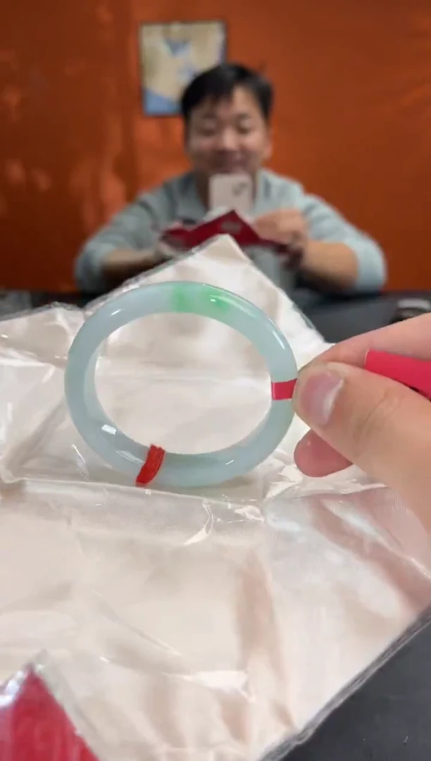 未镶嵌手镯（贵妃镯）翡翠51