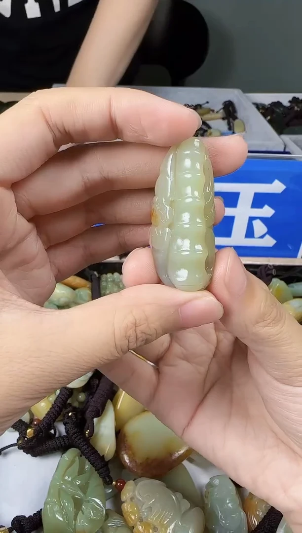 和田玉未镶嵌颈饰1