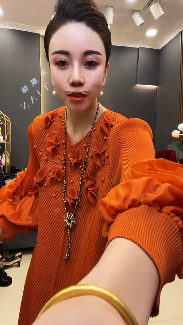 聚酯纤维（涤纶）橘色 钉珠裙